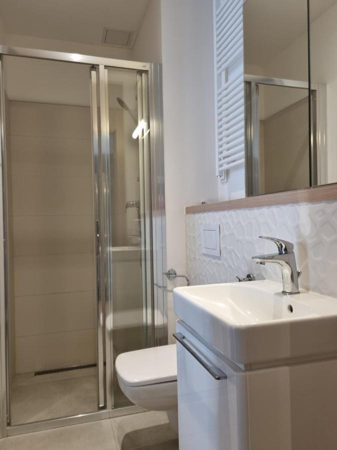 Aparthotel In Warsaw Very Close To The City Center, Free Underground Parking, Wifi, Air Conditioning, Balcony Luaran gambar